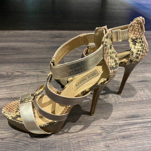 Size 6 Steve Madden Heels - Picture 3 of 5
